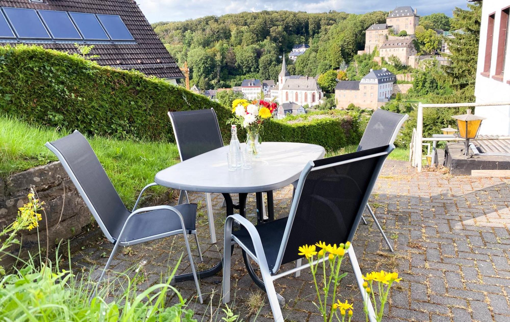 Greenhouse Living "Haus Blankenheim" - Burgblick I Urlaub Mit Hund - 30 Minuten Zum Phantasialand & Nuerburgring บลังเคินไฮม์ ภายนอก รูปภาพ